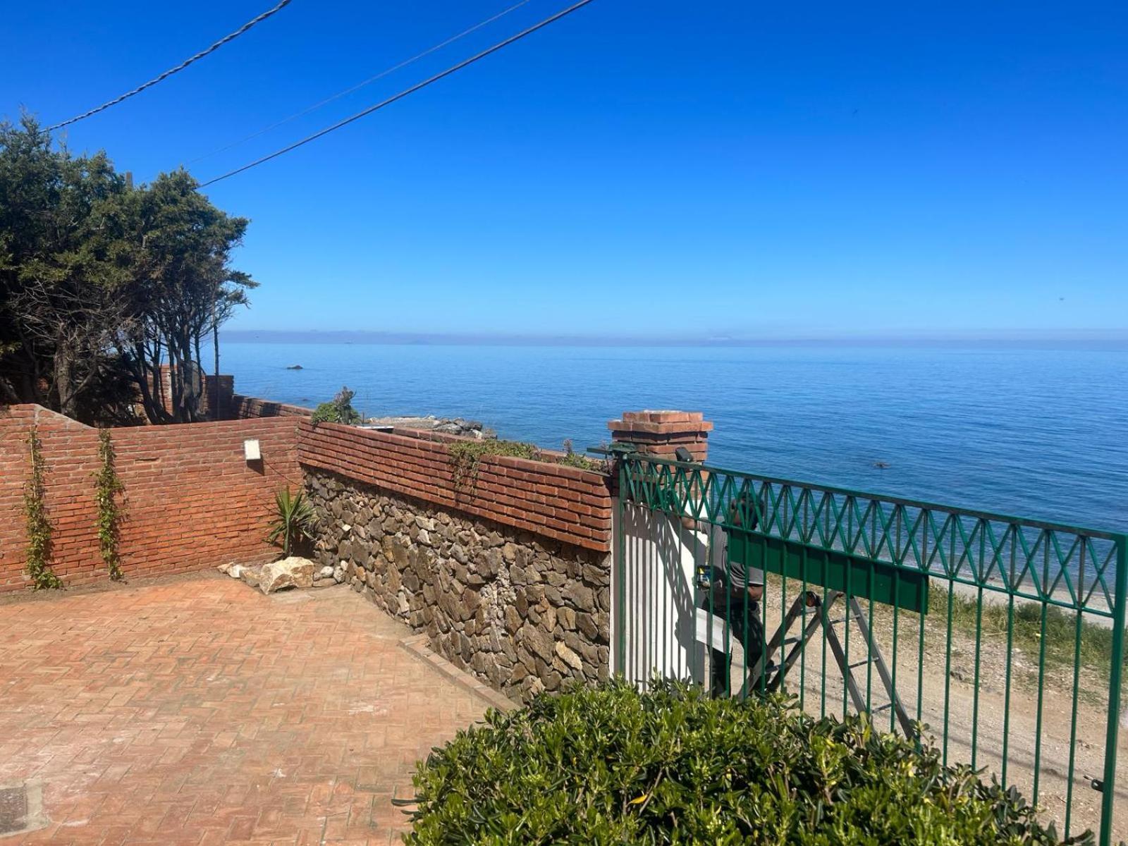 Villa Amalia Sul Mare Мессина Экстерьер фото